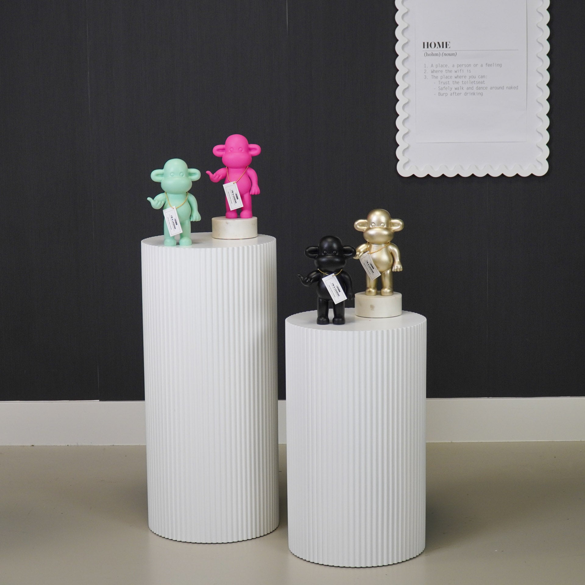 Ornament - Hang Loose Monkey Figurine 'The Legend' - Polyresin -Mintgreen - 11x7x19cm