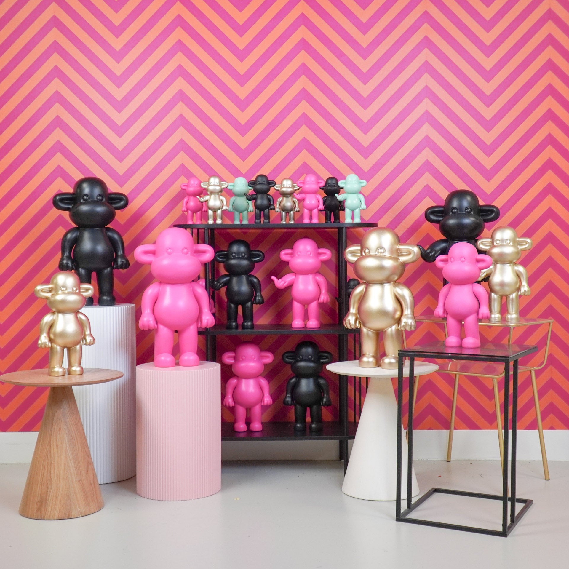 Ornament - Hang Loose Monkey Figurine 'The Legend' - Polyresin -Mintgreen - 11x7x19cm